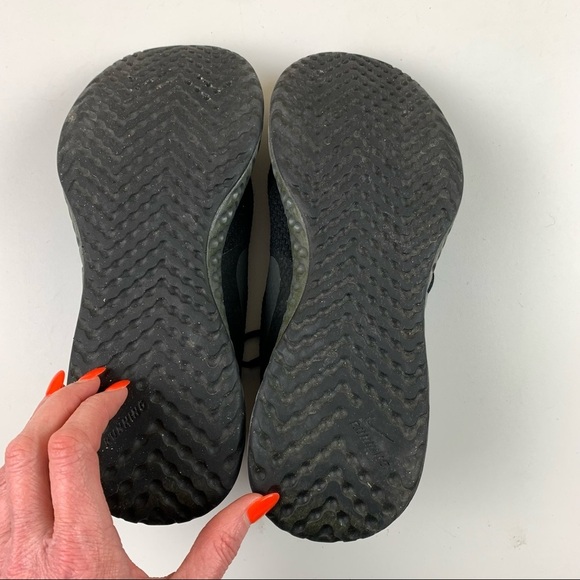 NIKE Revolution Running Shoes size 6 1/2Y - Picture 4 of 7